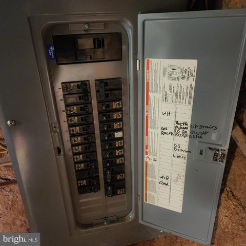 11 E LANCASTER ST, Red Lion, PA 17356