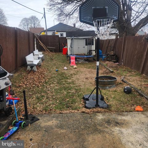 11 E LANCASTER ST, Red Lion, PA 17356