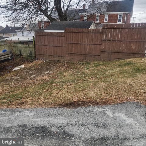 11 E LANCASTER ST, Red Lion, PA 17356