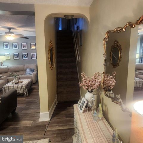 11 E LANCASTER ST, Red Lion, PA 17356