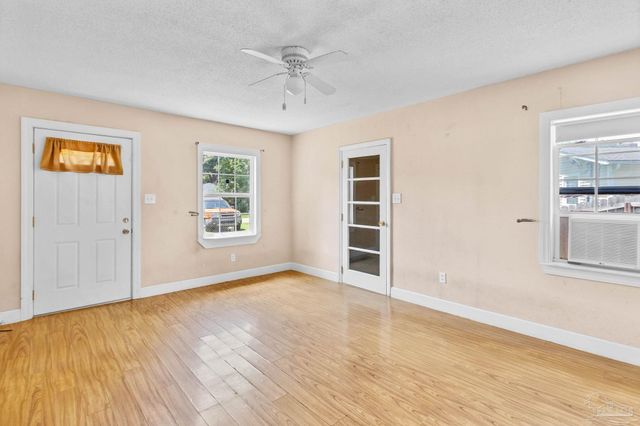 122 State St, Pensacola, FL 32506