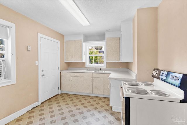 122 State St, Pensacola, FL 32506