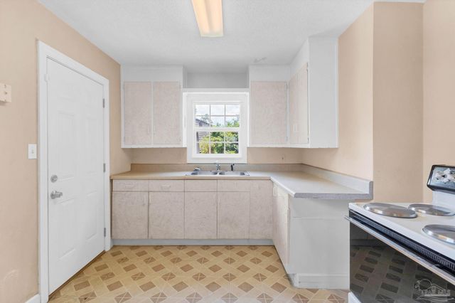 122 State St, Pensacola, FL 32506
