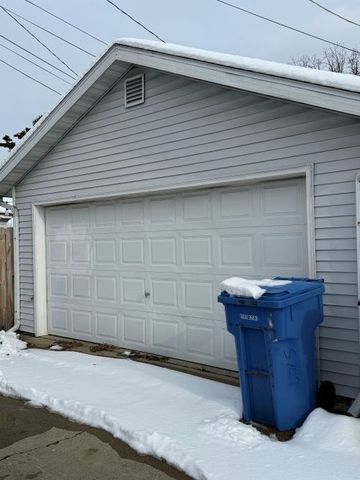 5710 N Karlov Avenue, Chicago, IL 60646