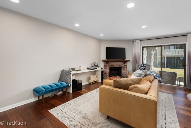 1147 Middlebury Lane B1, Wheeling, IL 60090