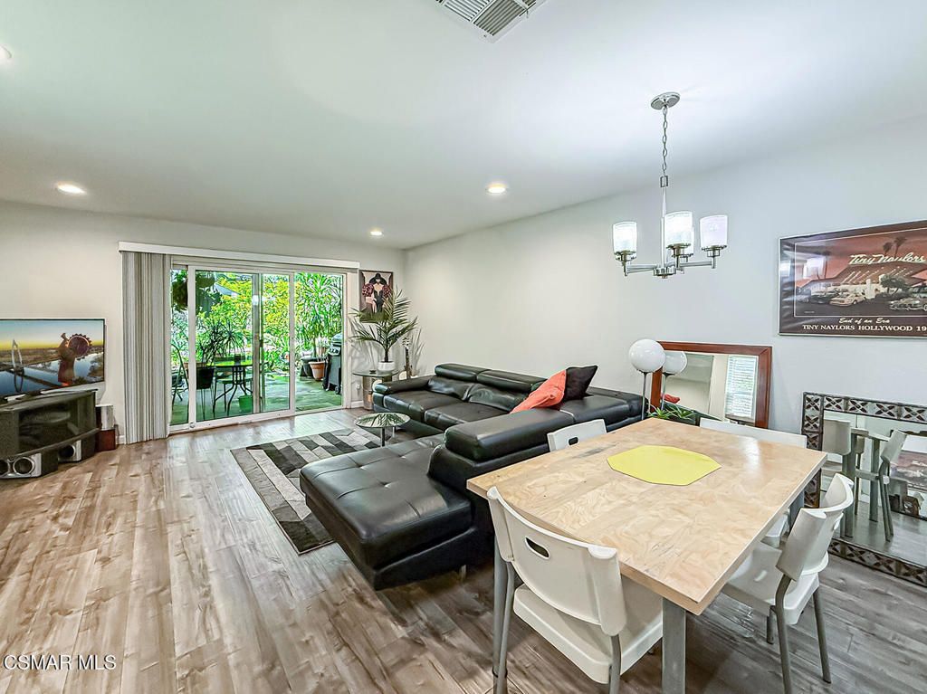 Image 10 of property listing at 7050 Shoup Avenue 178, Canoga Park, CA 91303