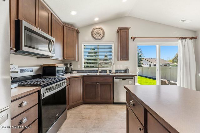 892 E Allenby Ct, Post Falls, ID 83854