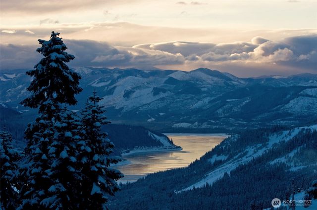 101 Pass Life Way, Snoqualmie Pass, WA 98068