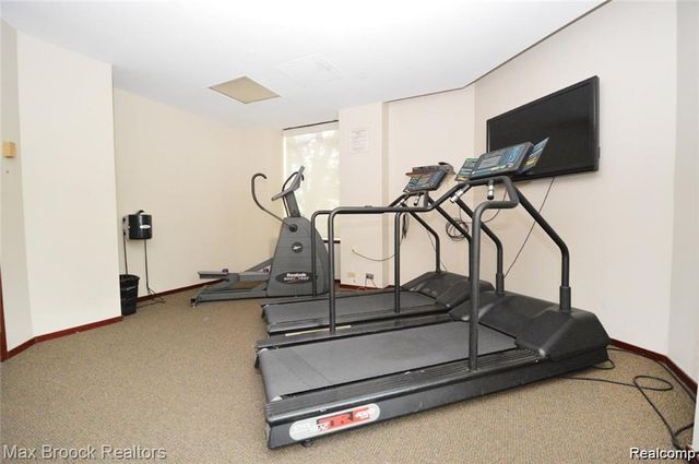 3320 Spinnaker (18b) Lane, Detroit, MI 48207