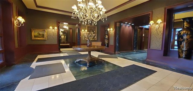 3320 Spinnaker (18b) Lane, Detroit, MI 48207