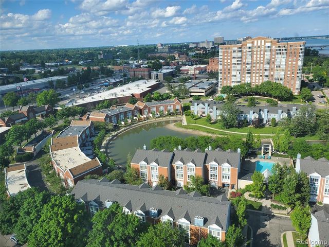 3320 Spinnaker (18b) Lane, Detroit, MI 48207