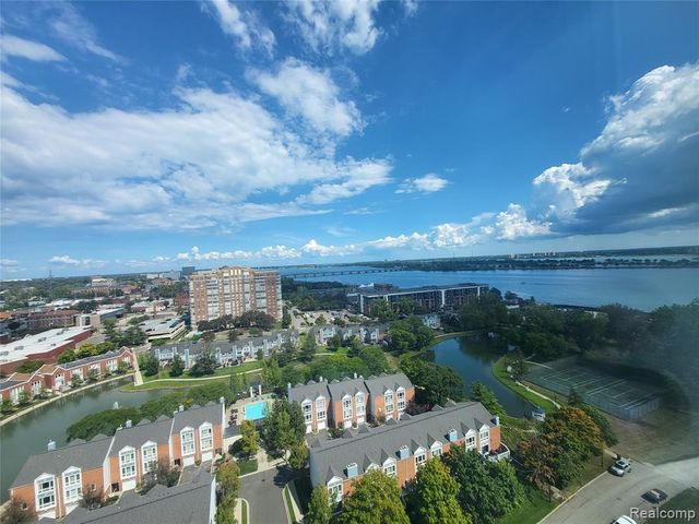 3320 Spinnaker (18b) Lane, Detroit, MI 48207