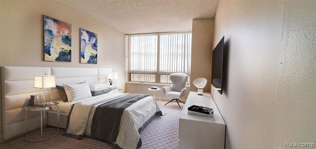 3320 Spinnaker (18b) Lane, Detroit, MI 48207