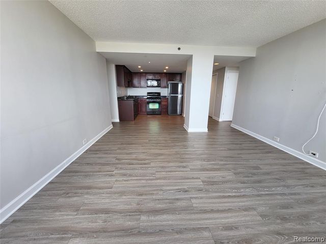 3320 Spinnaker (18b) Lane, Detroit, MI 48207
