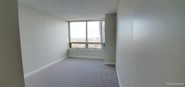 3320 Spinnaker (18b) Lane, Detroit, MI 48207