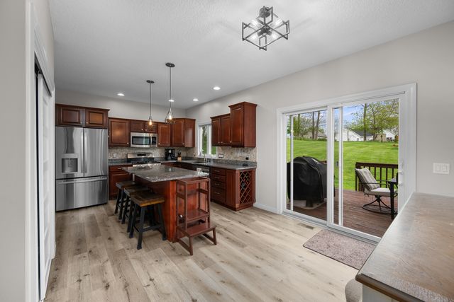609 5 Street N, Leclaire, IA 52753
