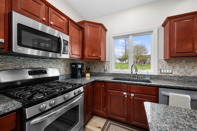 609 5 Street N, Leclaire, IA 52753
