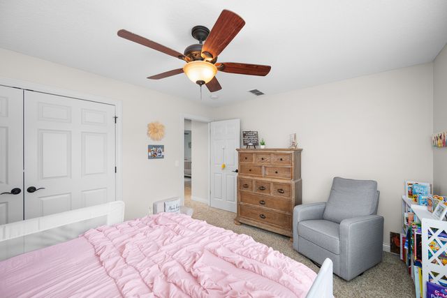 609 5 Street N, Leclaire, IA 52753