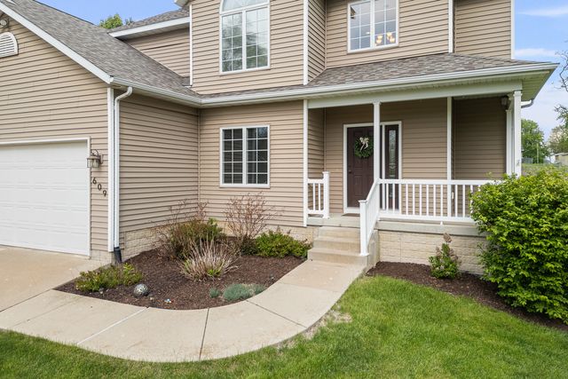 609 5 Street N, Leclaire, IA 52753
