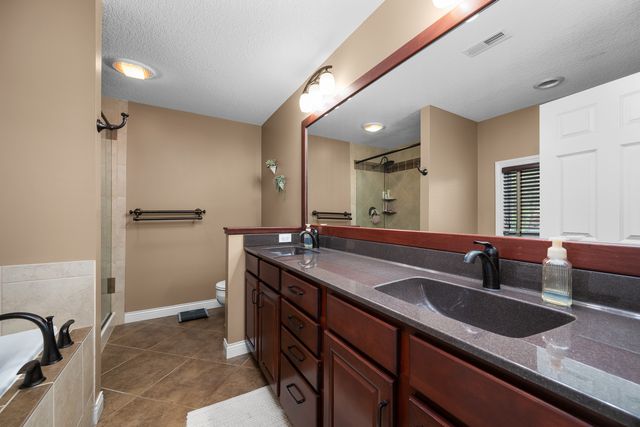 609 5 Street N, Leclaire, IA 52753