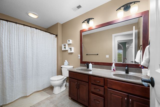 609 5 Street N, Leclaire, IA 52753