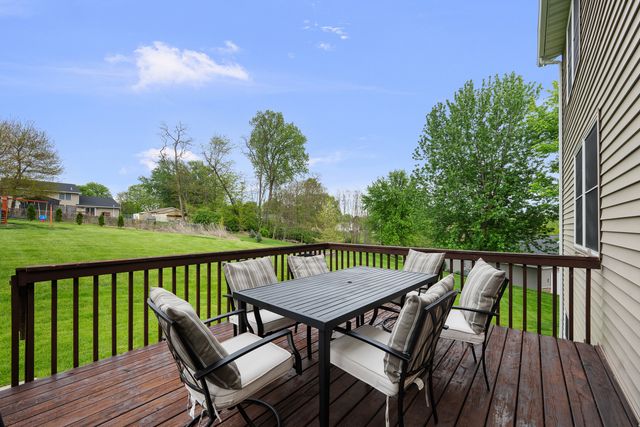 609 5 Street N, Leclaire, IA 52753