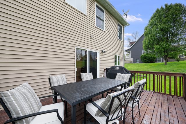 609 5 Street N, Leclaire, IA 52753