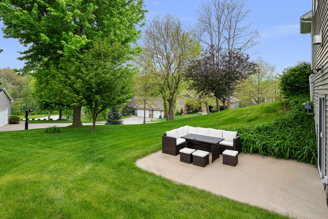 609 5 Street N, Leclaire, IA 52753