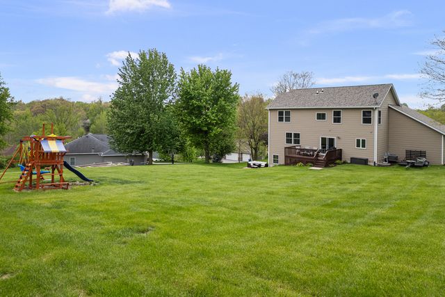 609 5 Street N, Leclaire, IA 52753