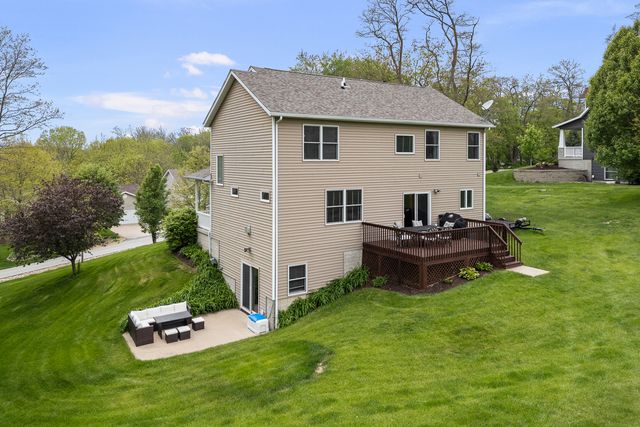 609 5 Street N, Leclaire, IA 52753