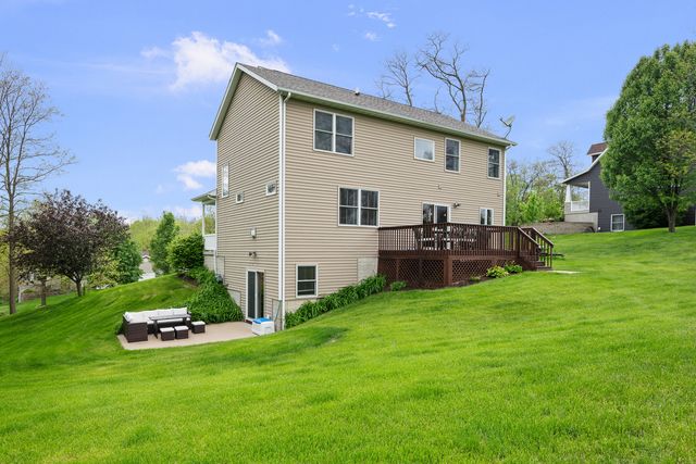 609 5 Street N, Leclaire, IA 52753