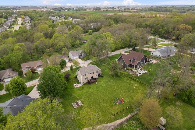 609 5 Street N, Leclaire, IA 52753