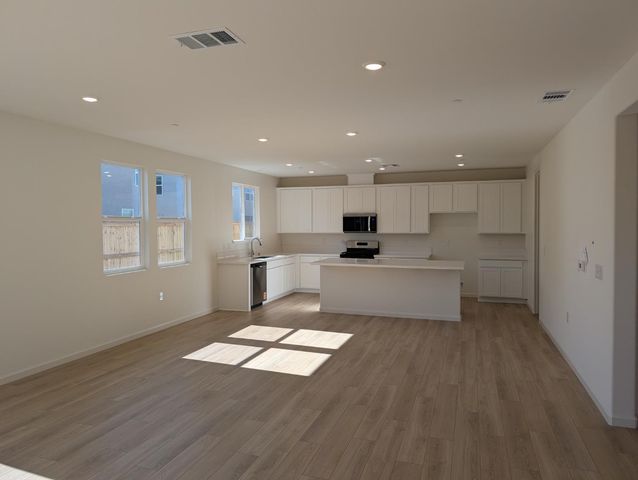 6320 Snow Beauty Way, Hughson, CA 95326