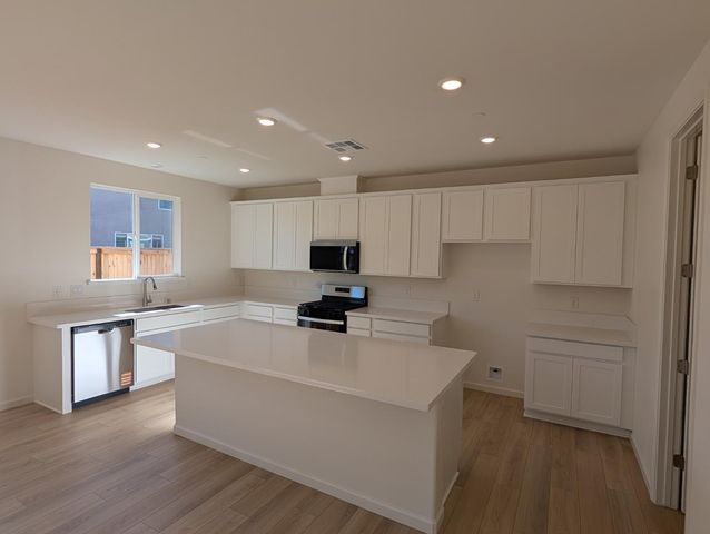 6320 Snow Beauty Way, Hughson, CA 95326