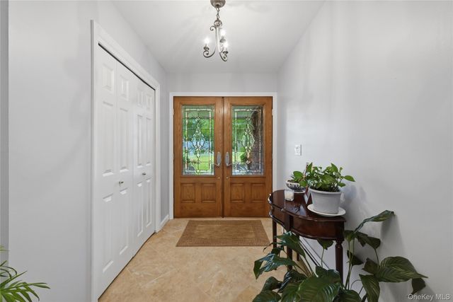 330 Lakeview Street, Mahopac, NY 10541