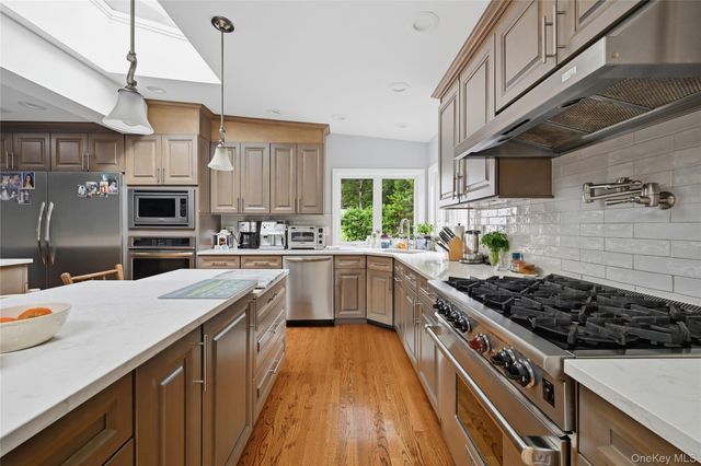 330 Lakeview Street, Mahopac, NY 10541
