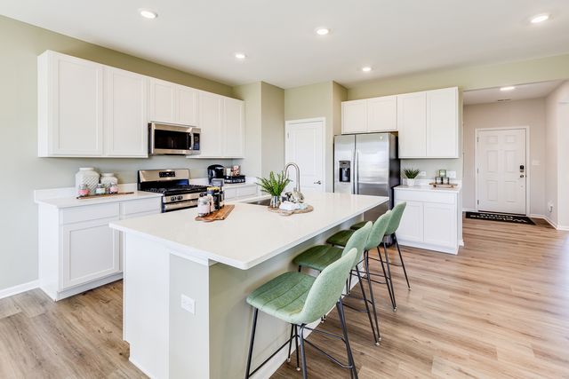 2025 Kenilworth Place, Aurora, IL 60506