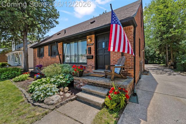 10467 W 11 Mile Road, Huntington Woods, MI 48070