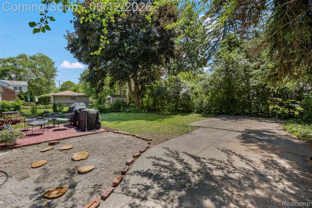 10467 W 11 Mile Road, Huntington Woods, MI 48070