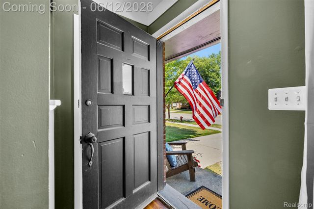 10467 W 11 Mile Road, Huntington Woods, MI 48070