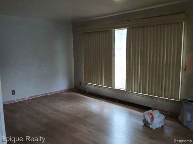 1396 Potter Boulevard, Burton, MI 48509