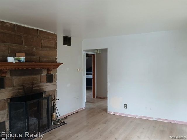 1396 Potter Boulevard, Burton, MI 48509