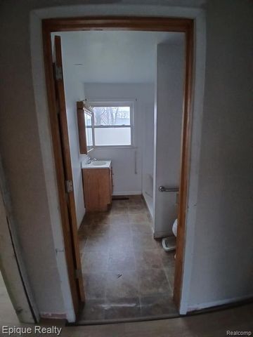 1396 Potter Boulevard, Burton, MI 48509