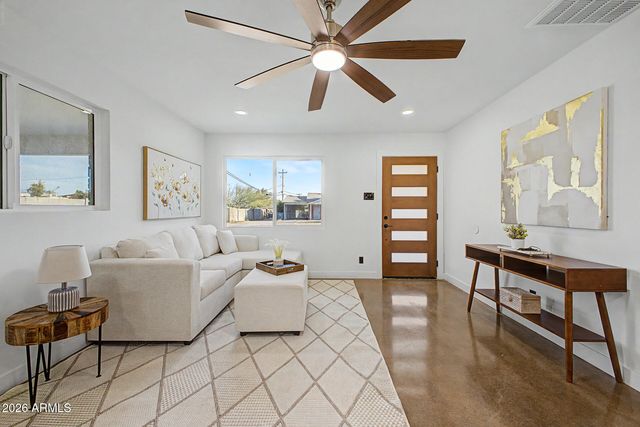 2130 W WELDON Avenue, Phoenix, AZ 85015