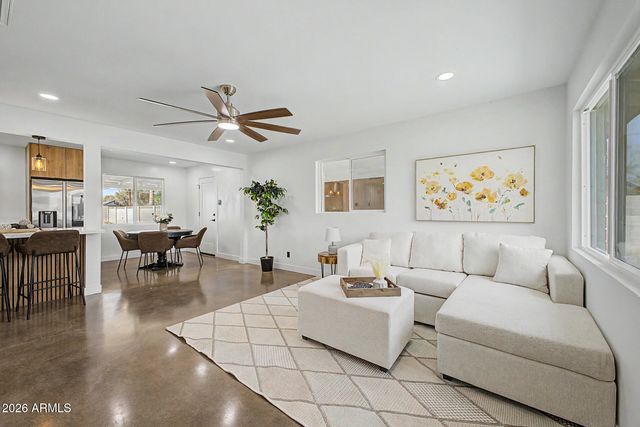 2130 W WELDON Avenue, Phoenix, AZ 85015