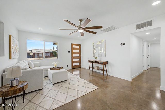 2130 W WELDON Avenue, Phoenix, AZ 85015