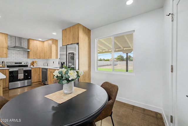 2130 W WELDON Avenue, Phoenix, AZ 85015