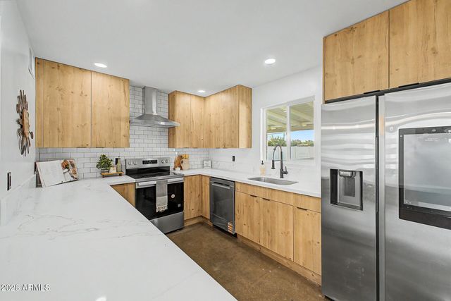 2130 W WELDON Avenue, Phoenix, AZ 85015