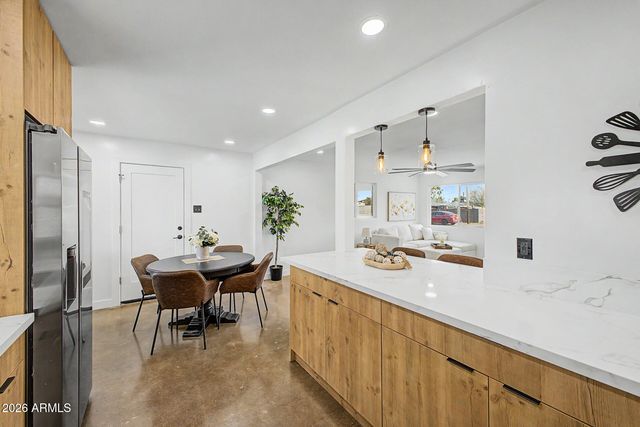 2130 W WELDON Avenue, Phoenix, AZ 85015