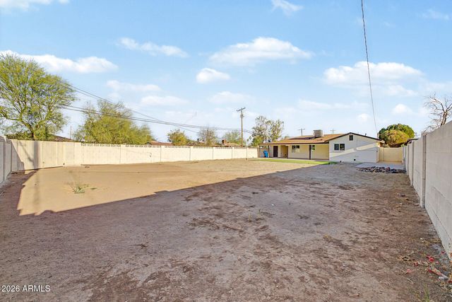 2130 W WELDON Avenue, Phoenix, AZ 85015